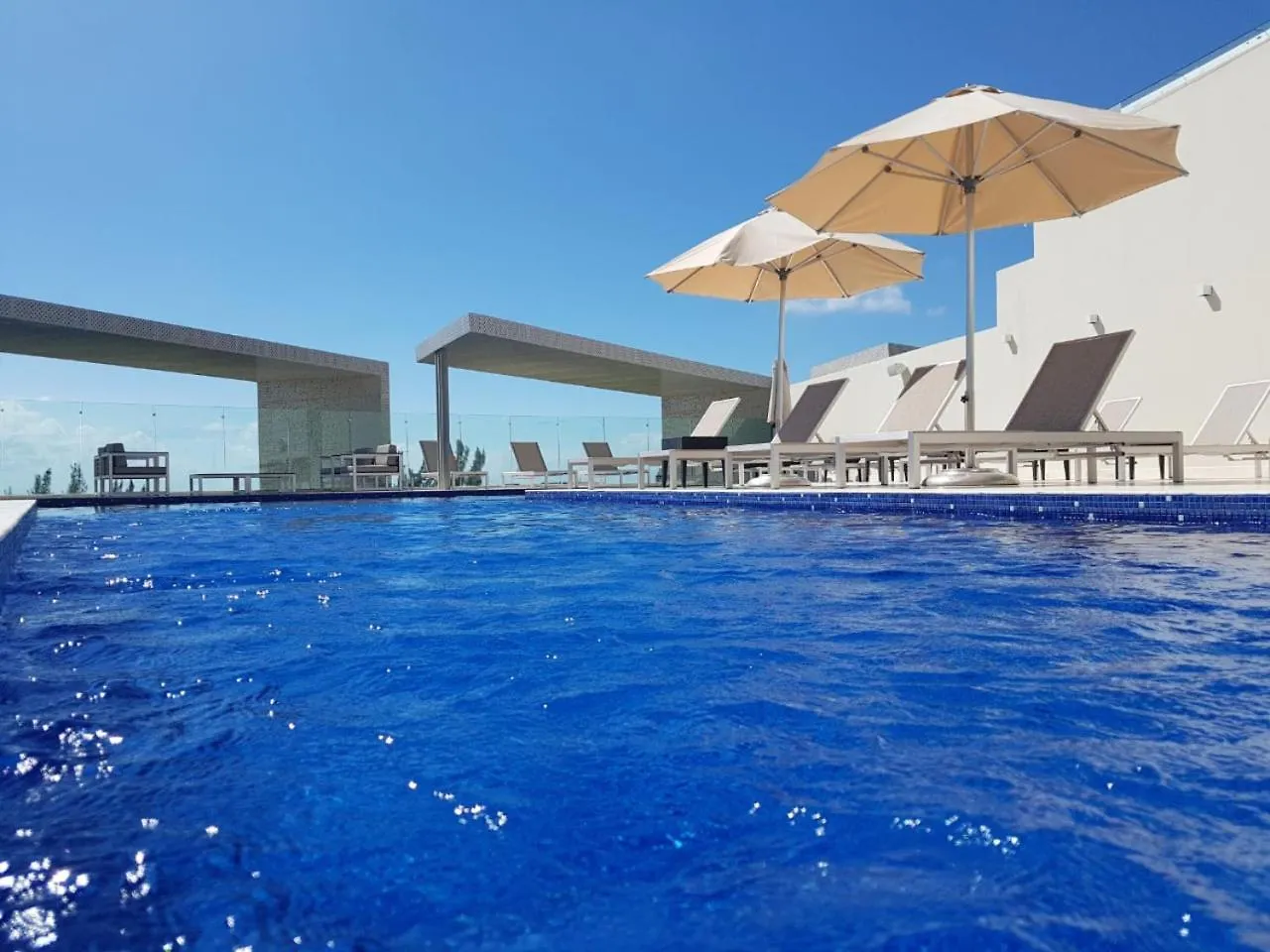 Precious 1 Bedroom In Brand New Miranda Building By Happy Address Playa del Carmen Mexique
